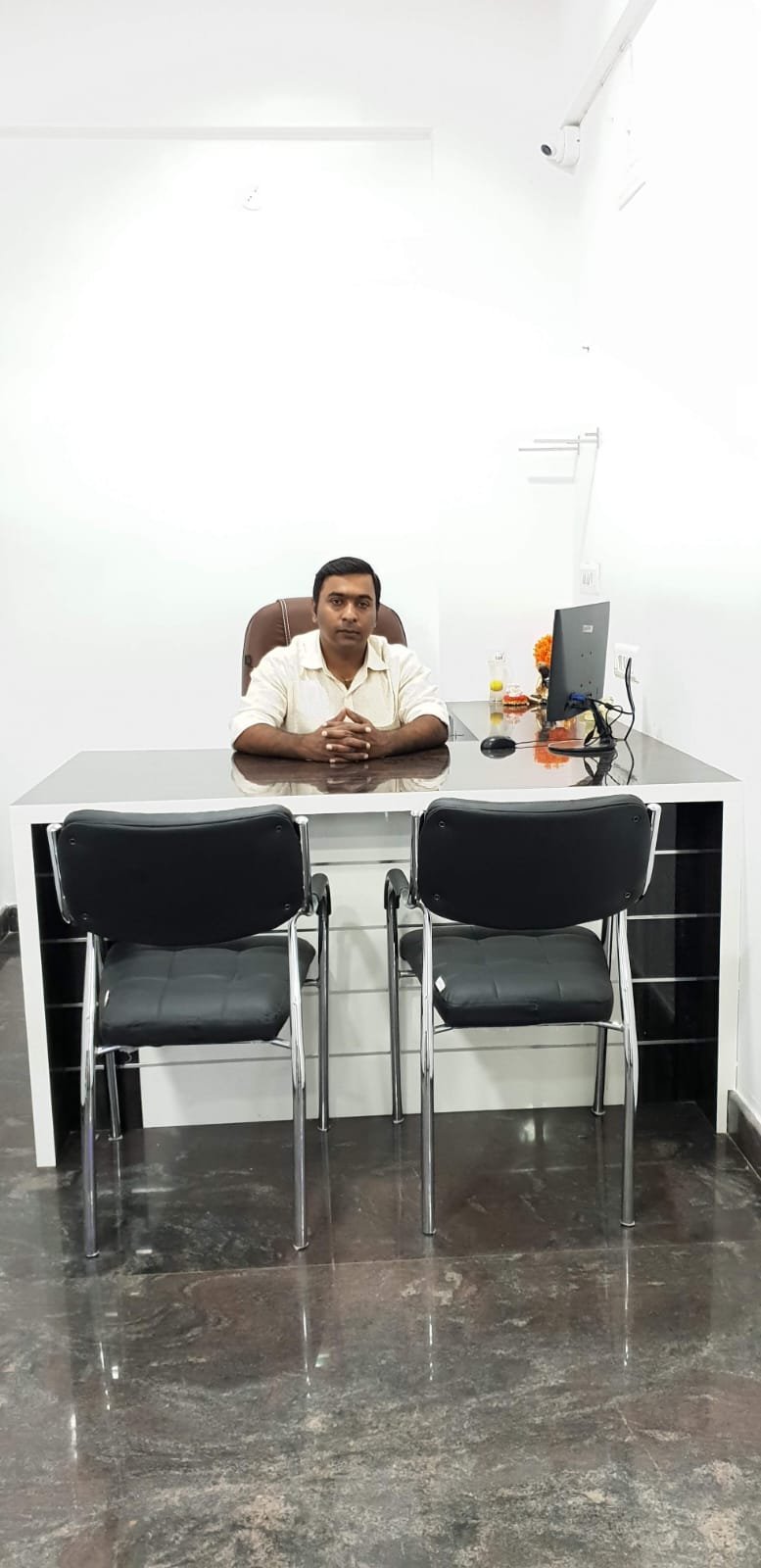 Dr. Dinesh K (BDS, MDS)